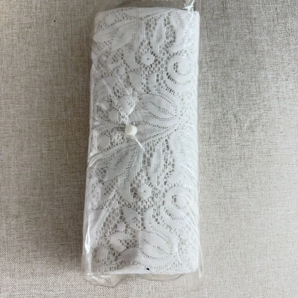 Vintage Santa Fe Lisa Jacquard Lace 40” Table Topper White Cottagecore NOS
